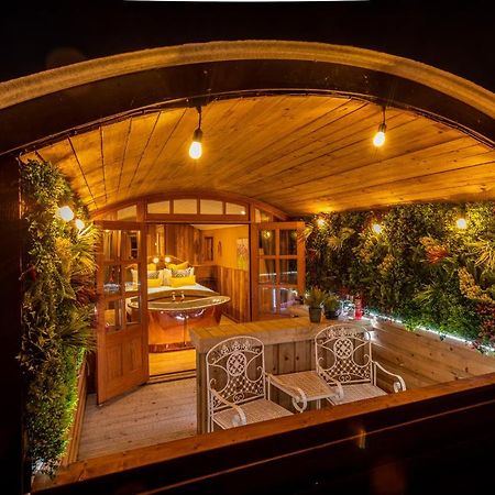Ashwood Shepherd Hut -Ockeridge Rural Retreats Apartment Устър Екстериор снимка