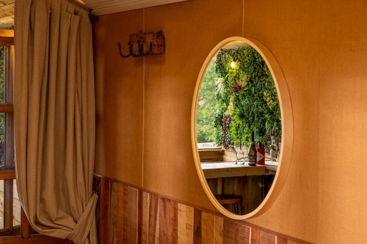 Ashwood Shepherd Hut -Ockeridge Rural Retreats Apartment Устър Екстериор снимка