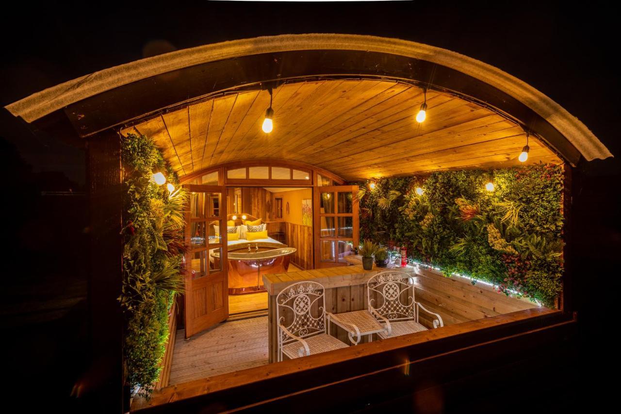 Ashwood Shepherd Hut -Ockeridge Rural Retreats Apartment Устър Екстериор снимка