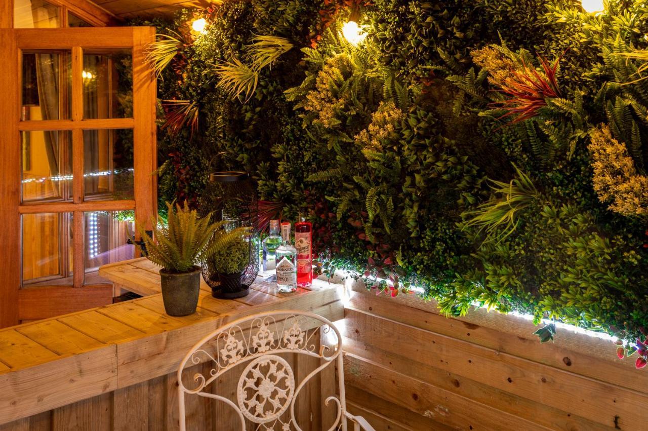 Ashwood Shepherd Hut -Ockeridge Rural Retreats Apartment Устър Екстериор снимка