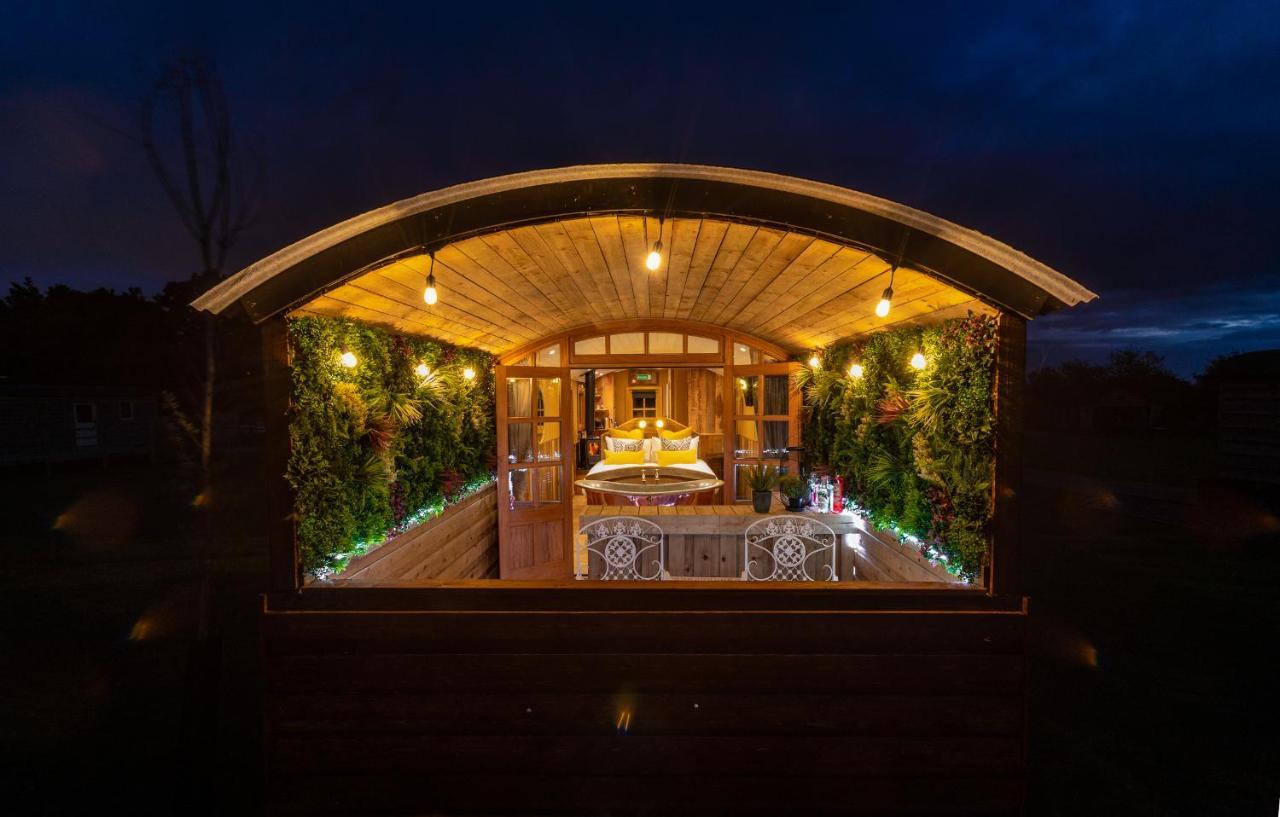 Ashwood Shepherd Hut -Ockeridge Rural Retreats Apartment Устър Екстериор снимка
