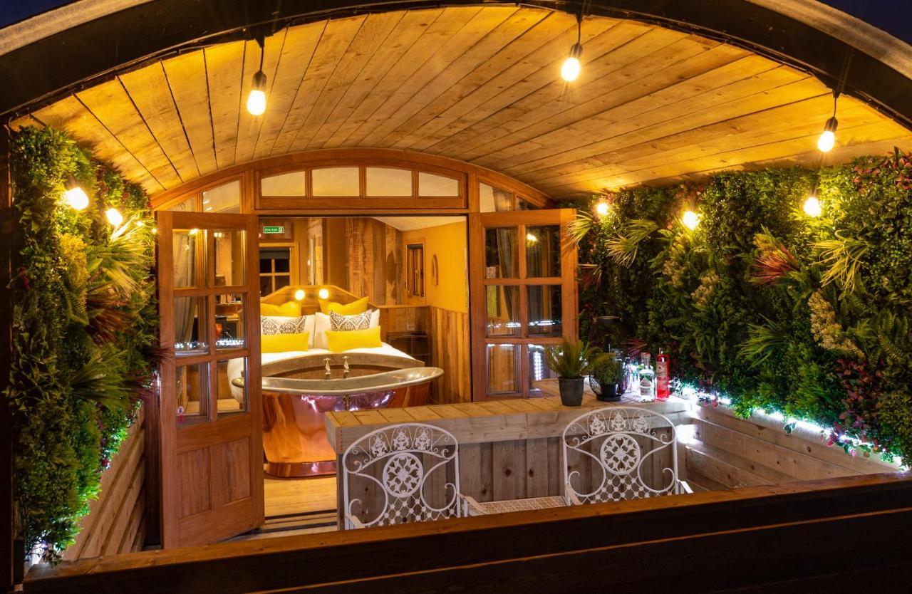 Ashwood Shepherd Hut -Ockeridge Rural Retreats Apartment Устър Екстериор снимка