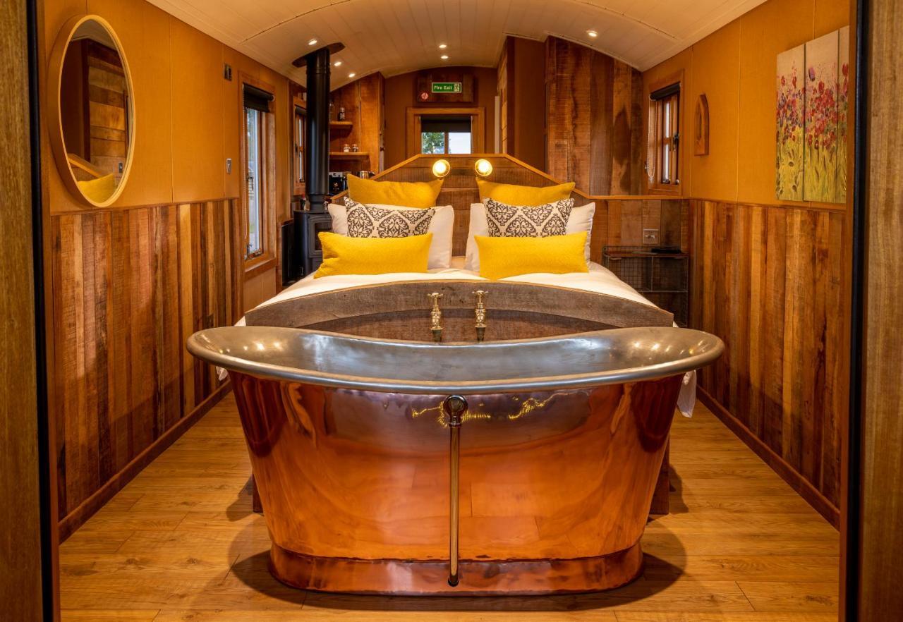 Ashwood Shepherd Hut -Ockeridge Rural Retreats Apartment Устър Екстериор снимка