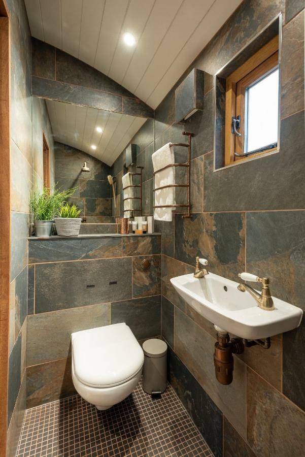 Ashwood Shepherd Hut -Ockeridge Rural Retreats Apartment Устър Екстериор снимка